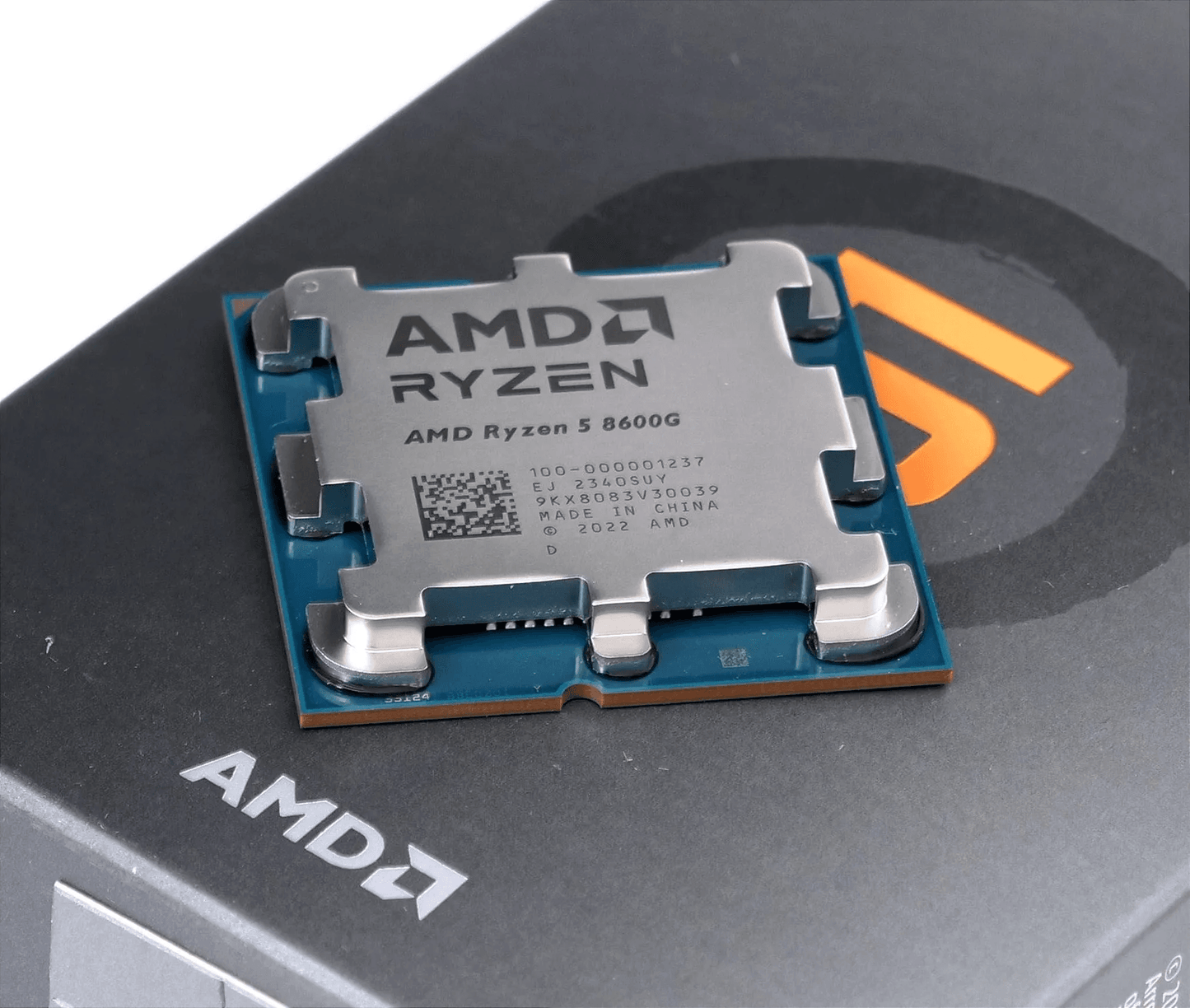 AMD Ryzen™ 5 8600G with Wraith Stealth Cooler - Ryzen 5 8000 Series Desktop Processor (6-Cores, 12-threads, 4.3GHz, Socket AM5, 65W)